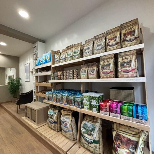 estanteria madera para sacos alimentos perros