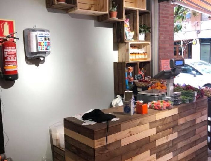 fruteria_sant_cugat_mostrador_madera