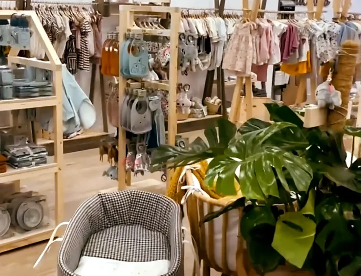mesas centrales para ropa gondolas