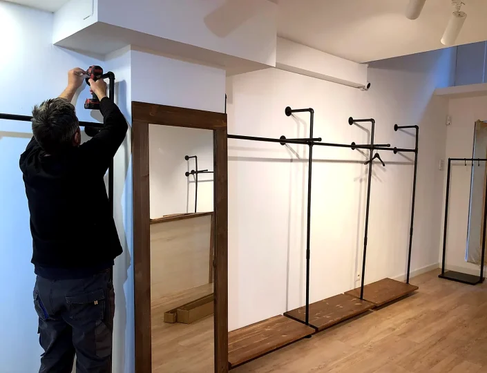 kleymac-instalacion-percheros-hierro-espejo