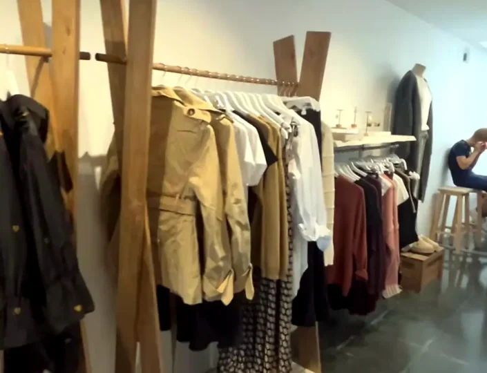 percheros de madera burros