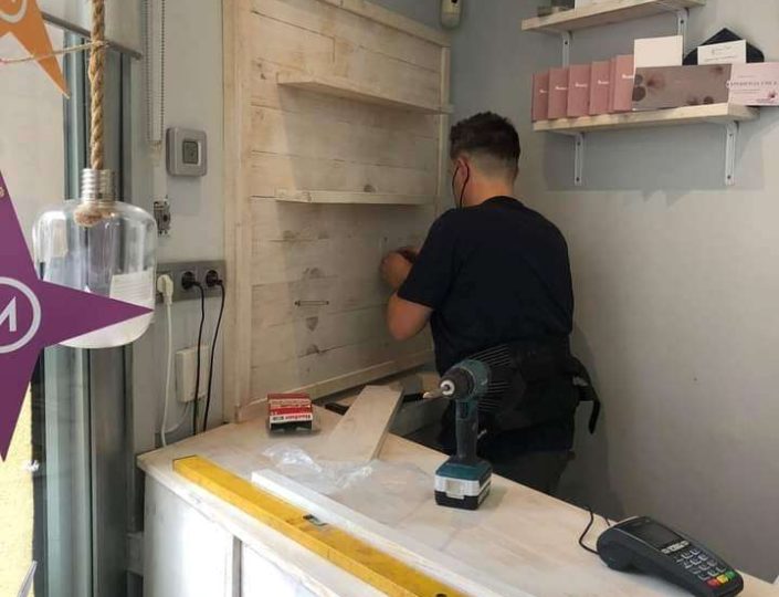 salon de peluquería madera blanco