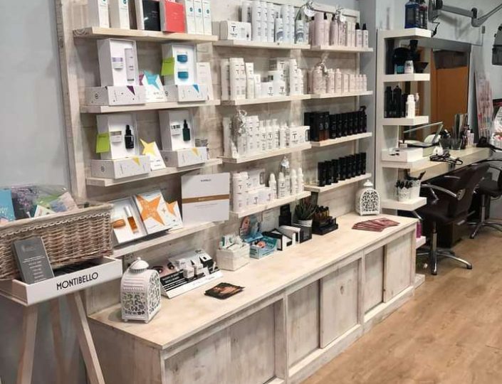 salon de peluquería madera blanco
