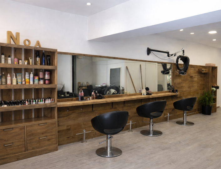 peluqueria_noa_madera_espejos